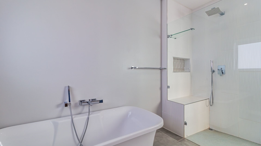 4 Bedroom Property for Sale in Pearl Bay Western Cape